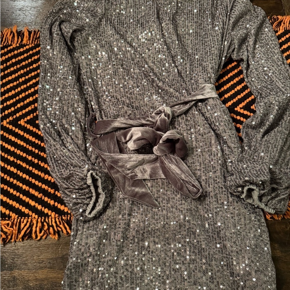 VICI Better than a gift sequin tie dress size small new without tags - Picture 3 of 4